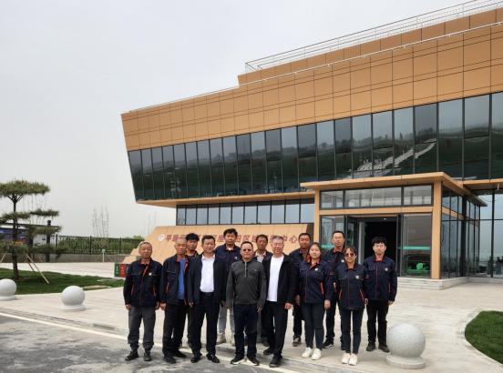 集团公司向导深入施工一线检查事情，，，加入平原树模区组织召开的工程项目座谈会